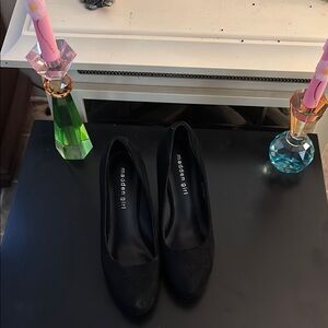 Madden Girl Black faux suede heels US6.5